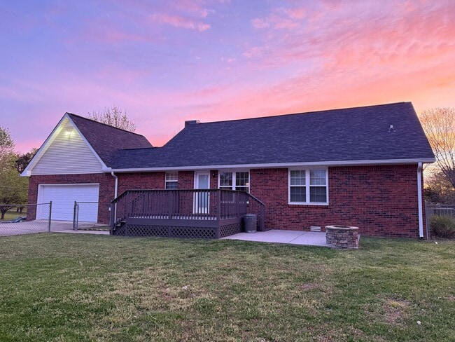 Building Photo - Newly Renovated 3 BR 2 Bath brick home