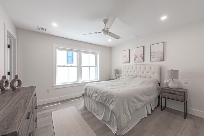 Building Photo - 26 S Rosborough Ave