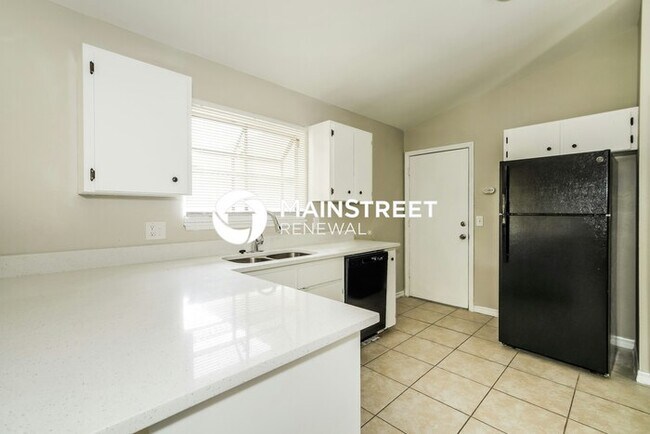 Building Photo - 3 Bedroom Pet-Friendly Home in Apopka, FL ...
