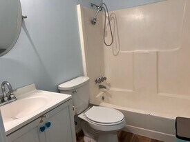 Building Photo - 3511 Kendale Dr