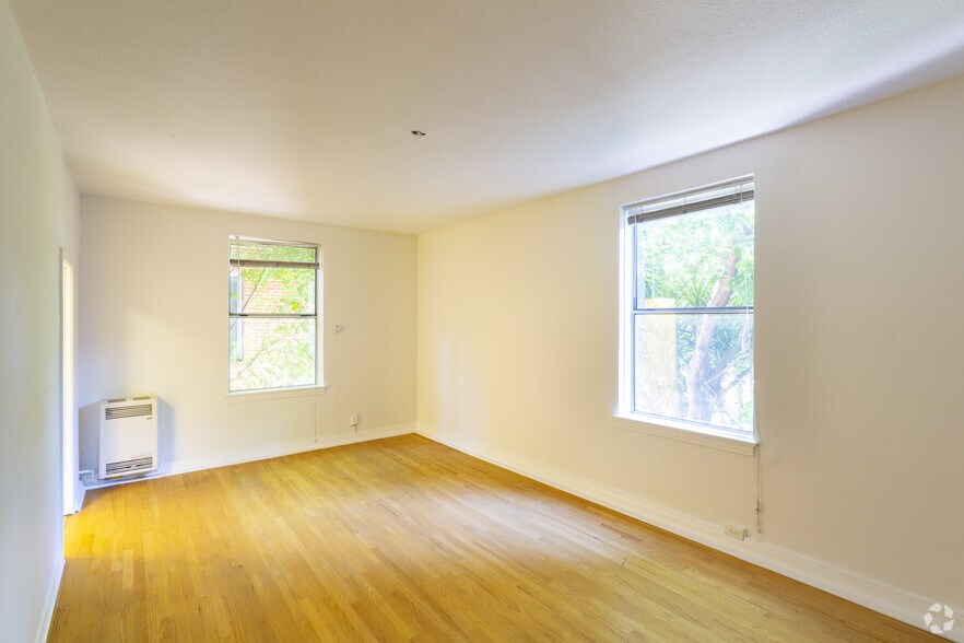 Interior Photo - 6128-6134 Wilshire Blvd