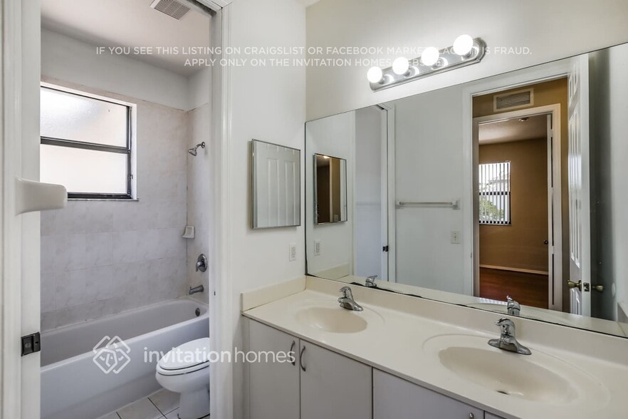 Building Photo - 8920 SW 228th Ln