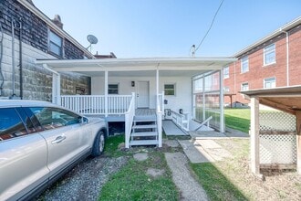 Building Photo - Grand Ave Duplex