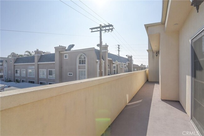 Building Photo - 11848 Kiowa Ave