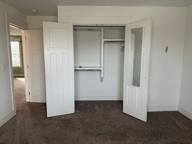 Building Photo - Beautiful Two-Story House in Woodbine - Fenced in Backyard