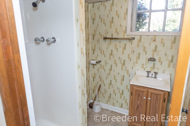 Building Photo - 400 Collett St