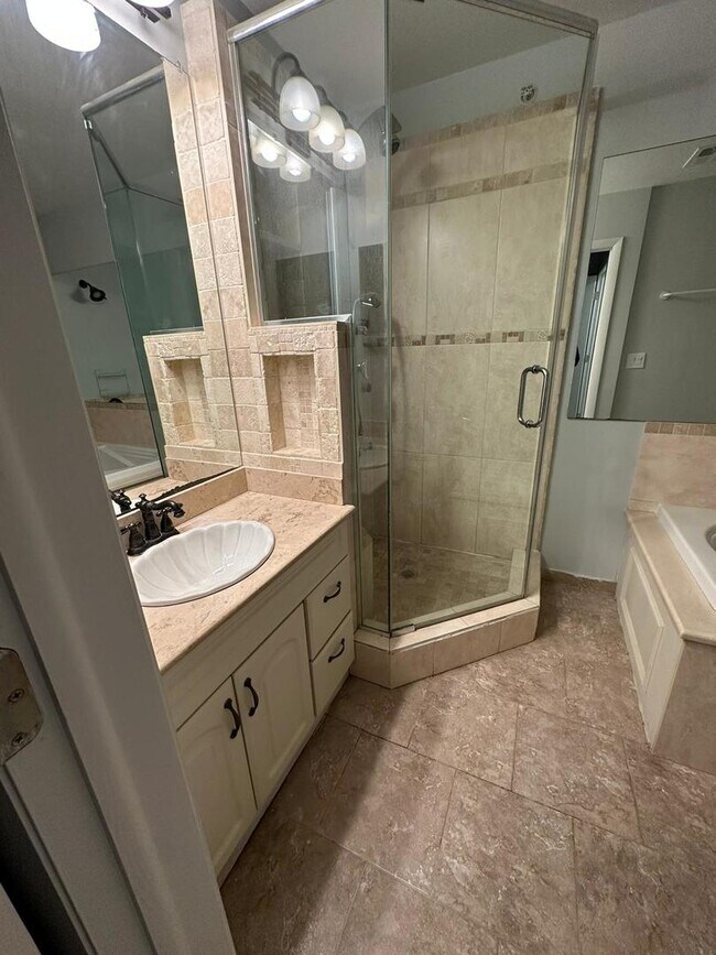 Building Photo - 1133 Cambria Ln N