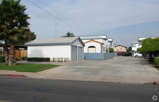 Building Photo - 1670-1676 Elm Ave