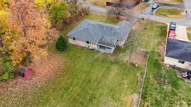 Building Photo - Recently Remodeled 4-Bedroom Home with Modern Upgrades & Spacious Yard in McCordsville