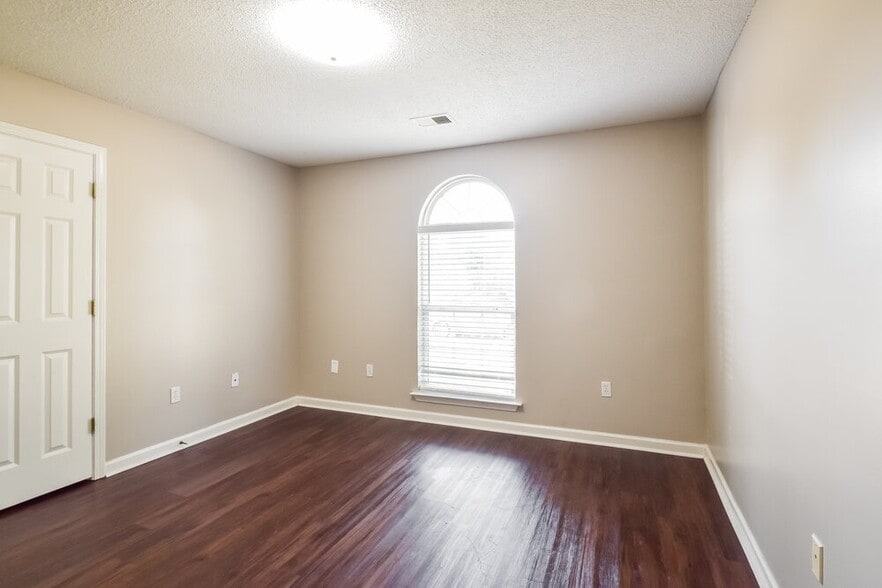 Building Photo - 1708 Cherry Creek Dr