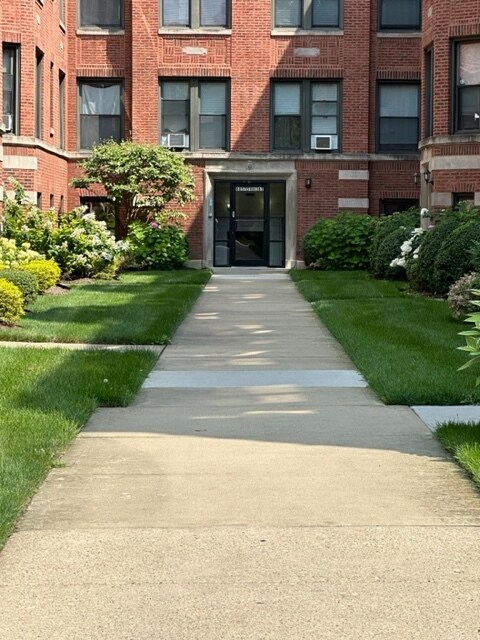 Building Photo - 6849-6875 S Crandon Ave