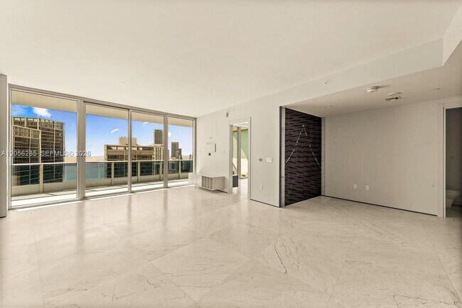 Building Photo - 200 Biscayne Blvd Way
