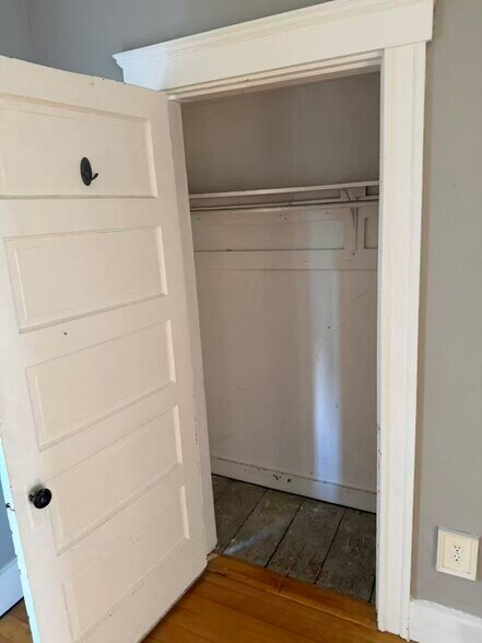 Building Photo - 84 Florence St