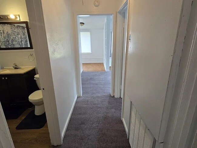 Building Photo - 215 Park St