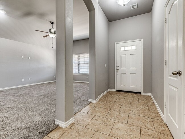 Building Photo - 3 Bed 2 Bath - Deer Creek Schools!