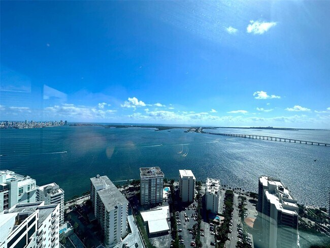 Building Photo - 1425 Brickell Ave