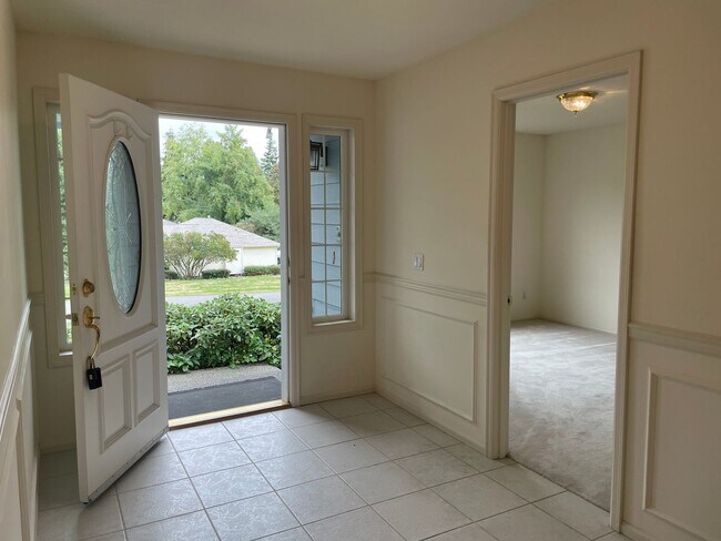 Building Photo - Single Level Useless Bay Home with Bonus Room!