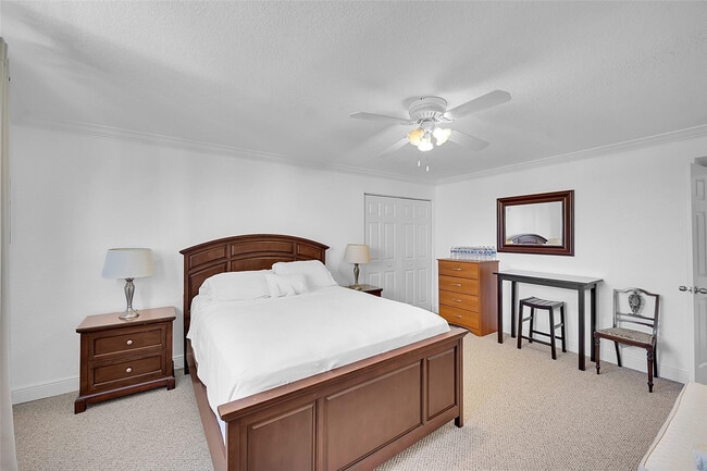 Building Photo - 4525 Poinciana St