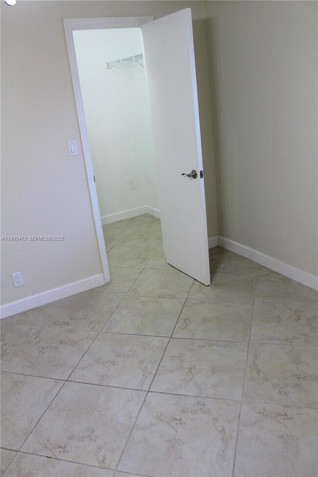 Building Photo - 2926 S University Dr