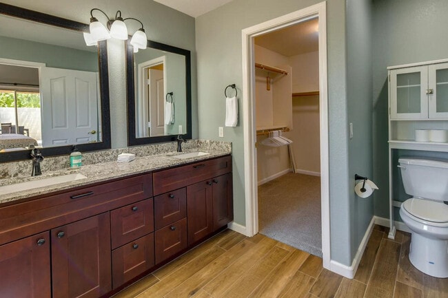 Building Photo - 2730 E Terrace Ave