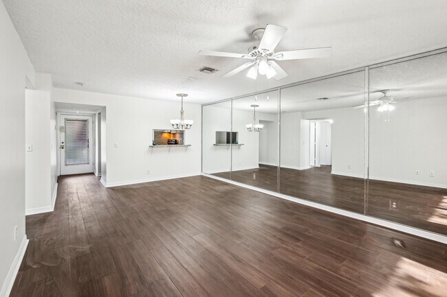 Building Photo - 12012 Greenway Cir S