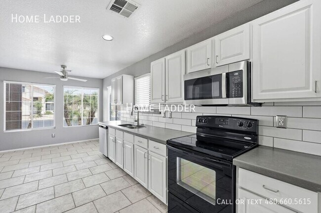 Building Photo - 7817 W McRae Way
