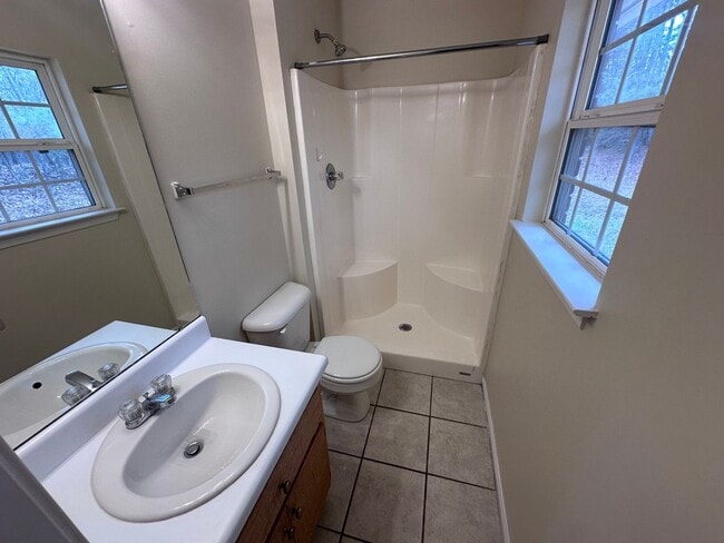 Building Photo - 346 Leafmore Rd SW