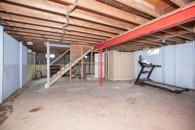 Building Photo - NICE RANCH IN AMHERST!
