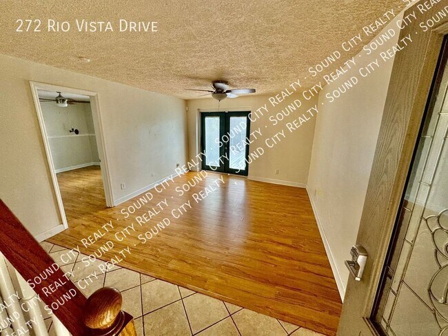 Building Photo - 272 Rio Vista Dr