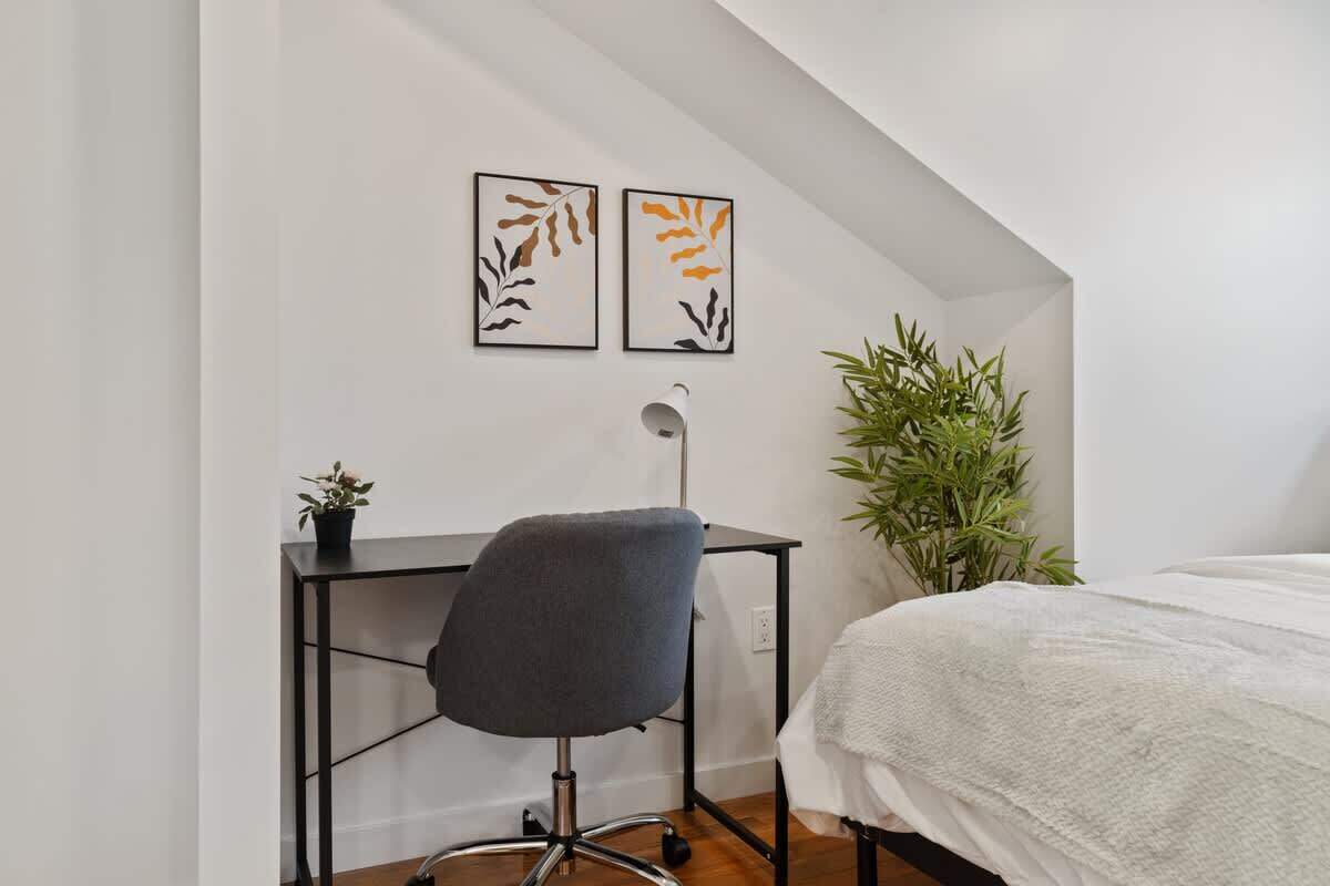 3rd Fl Bedroom 3 Desk - 1238 Butterfield Way