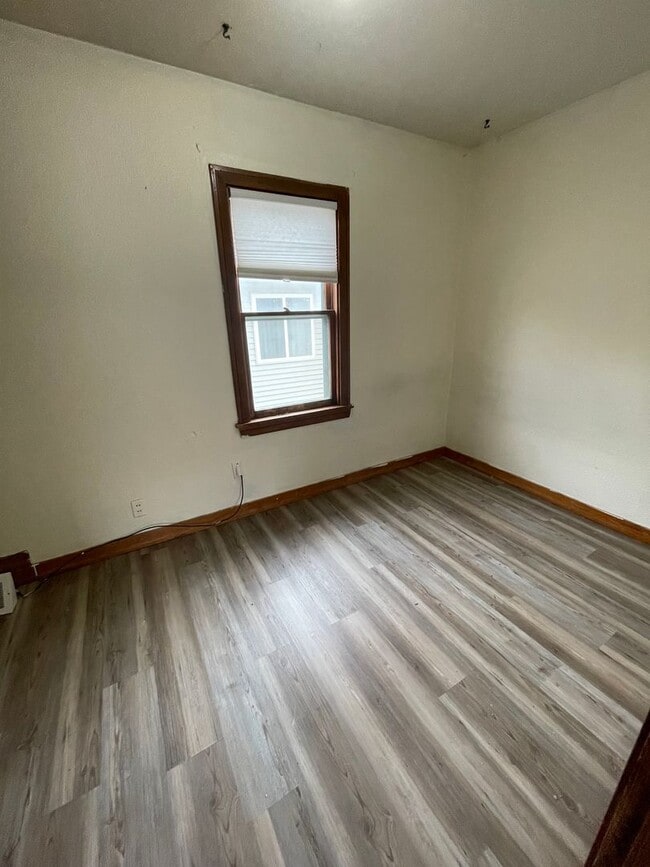 Building Photo - Cute 1 bedroom house! Located near Ta Ha Zouka Park!  Bonita casa de 1 dormitorio. ¡Ubicada cerca...