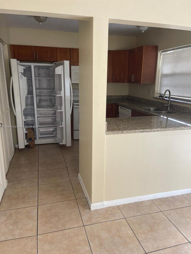 Building Photo - 18737 SW 100th Ave