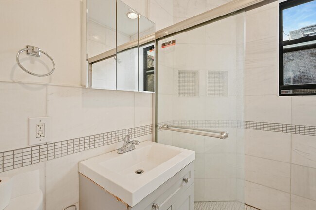 Building Photo - 14 65th St