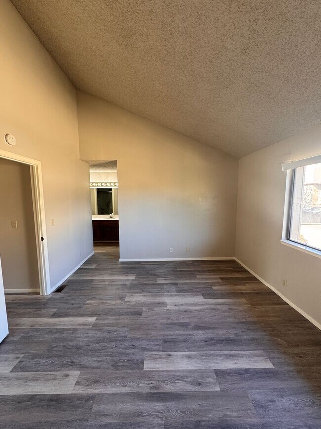 Building Photo - 1844 Cherokee Dr