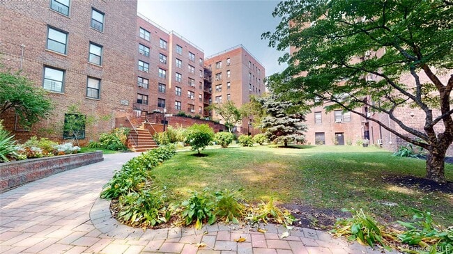 Building Photo - 105-20 66th Ave