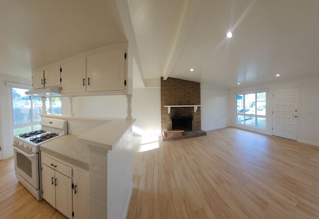 Building Photo - Cuesta By the sea cottage for Rent! Close ...