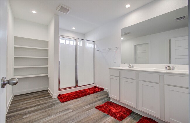 Building Photo - 8611 Shumard Oak Dr