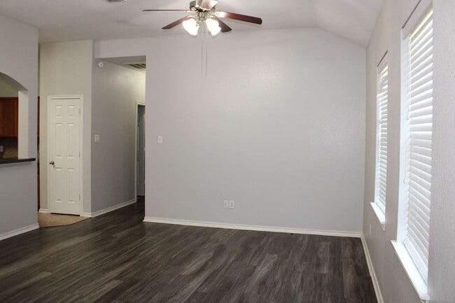 Building Photo - 1261 Redman Ave