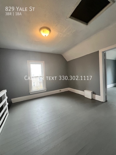 Building Photo - Three bedroom for rent - Akron OH