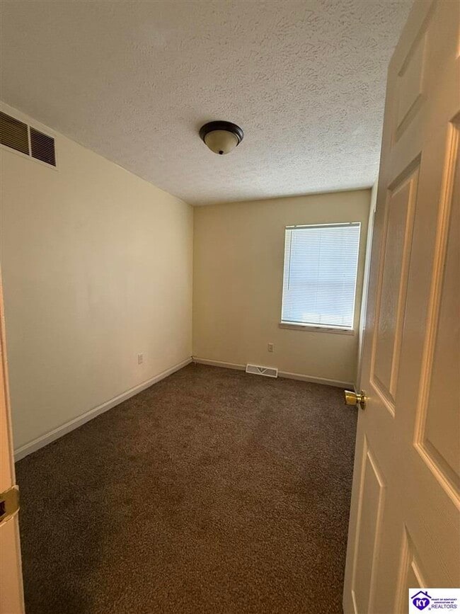 Building Photo - 105 Candy Ct