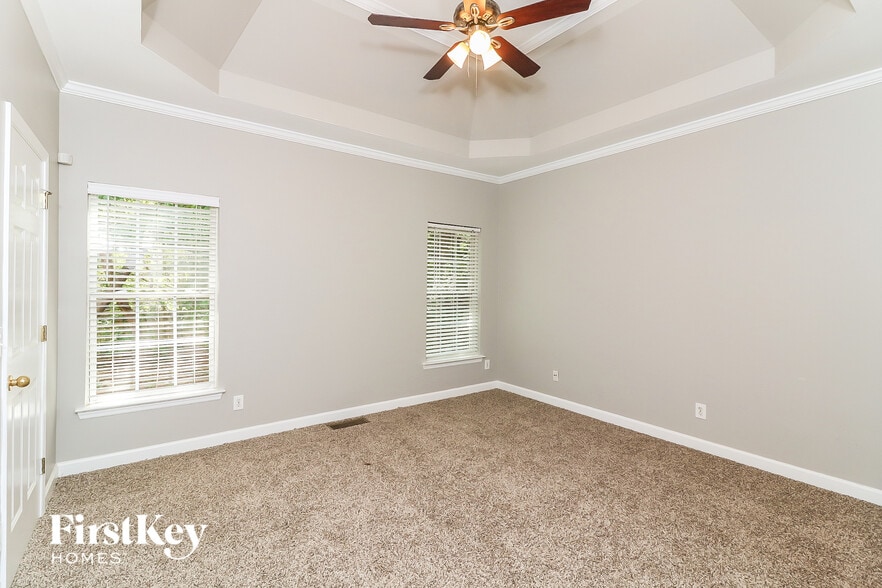 Building Photo - 2630 Argo Dr SE