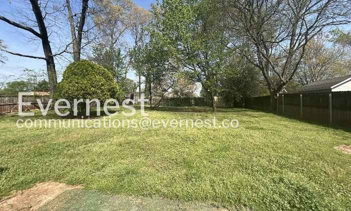 Building Photo - 1085 Samuel Dr