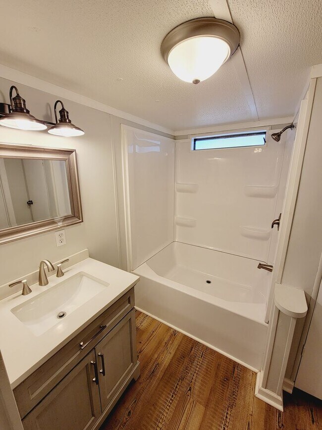 Building Photo - LELAND - Hickory Hollow - 2 Bedroom Mobile...