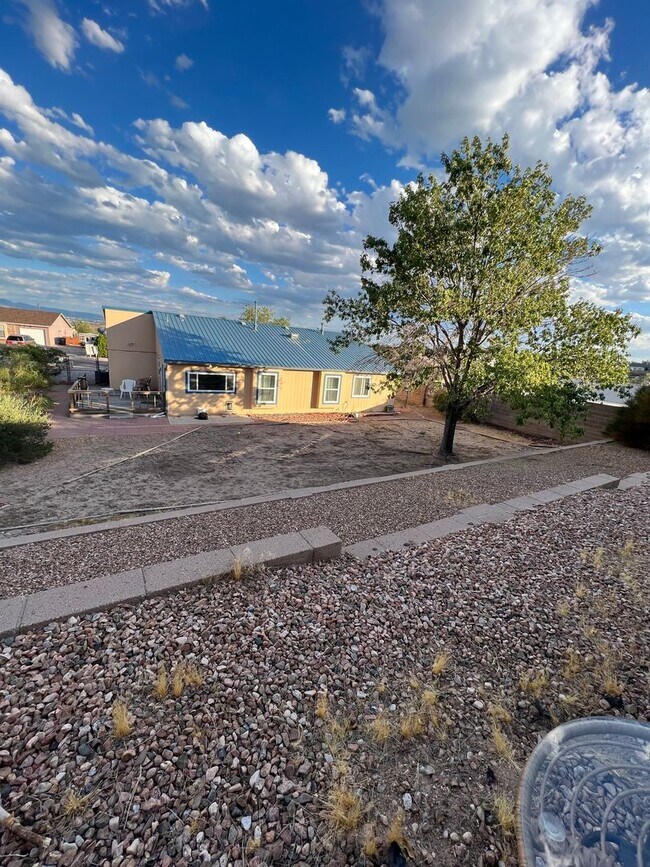 Building Photo - RIO RANCHO-VISTA HILLS