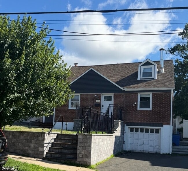 Building Photo - 174 Leonard Pl