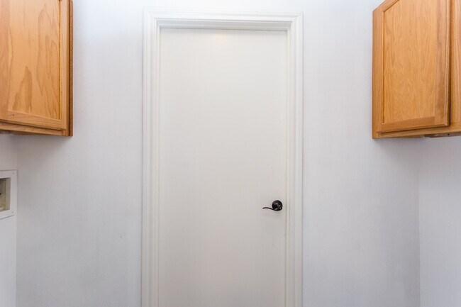 Building Photo - 5211 Bay Pines Dr