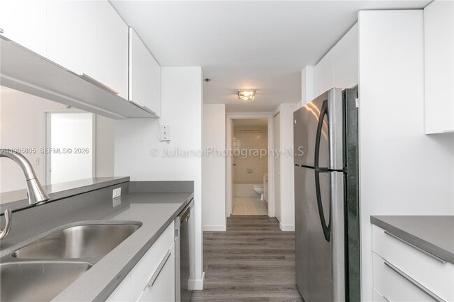 Building Photo - 7601 E Treasure Dr