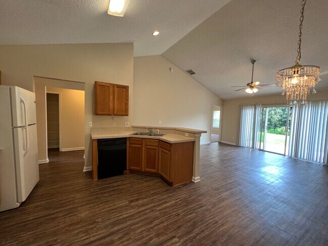 Building Photo - $1595 3/2 - R Section in Palm Coast - Avai...
