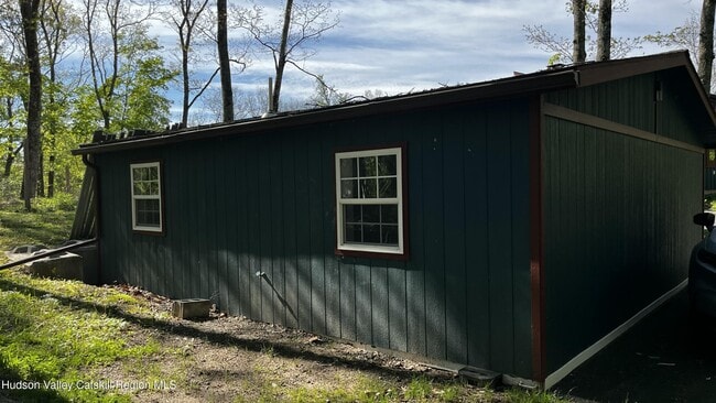 Building Photo - 129 Johnson Hill Rd