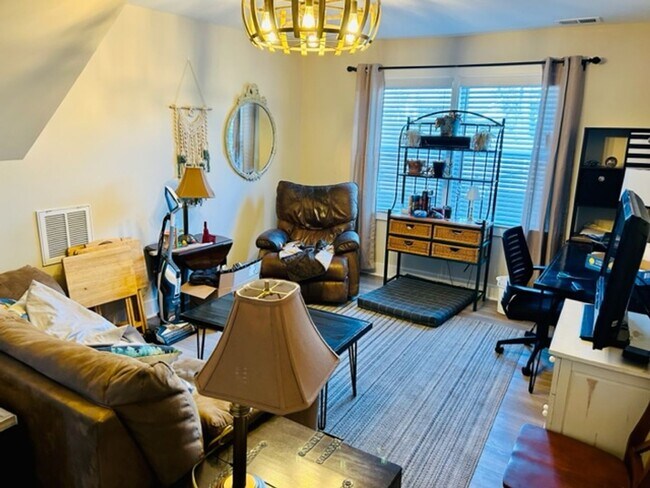 Building Photo - Great Location - Three Bedroom - Two and a half Bath Home